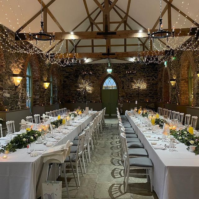 Well that’s a wrap on 2021 at Orange Tree House! Congratulations to our last couple of the year, Sinead and Rusty, who finally managed to celebrate their wedding a year and a half later than planned. Thank you to everyone who came along throughout the year, we’ve been delighted to welcome you 💕 #orangetreehouse #orangetreeweddings #irishweddings #weddingsbythesea